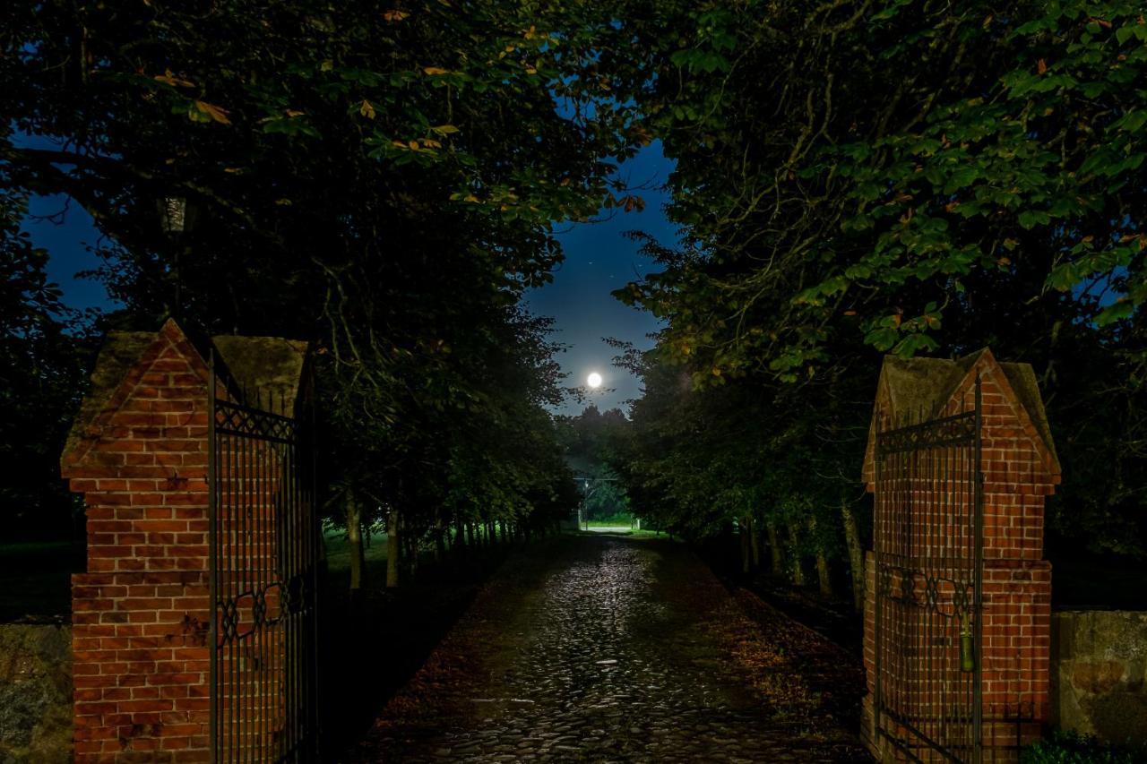 Dwor W Bychowie Gniewino Buitenkant foto