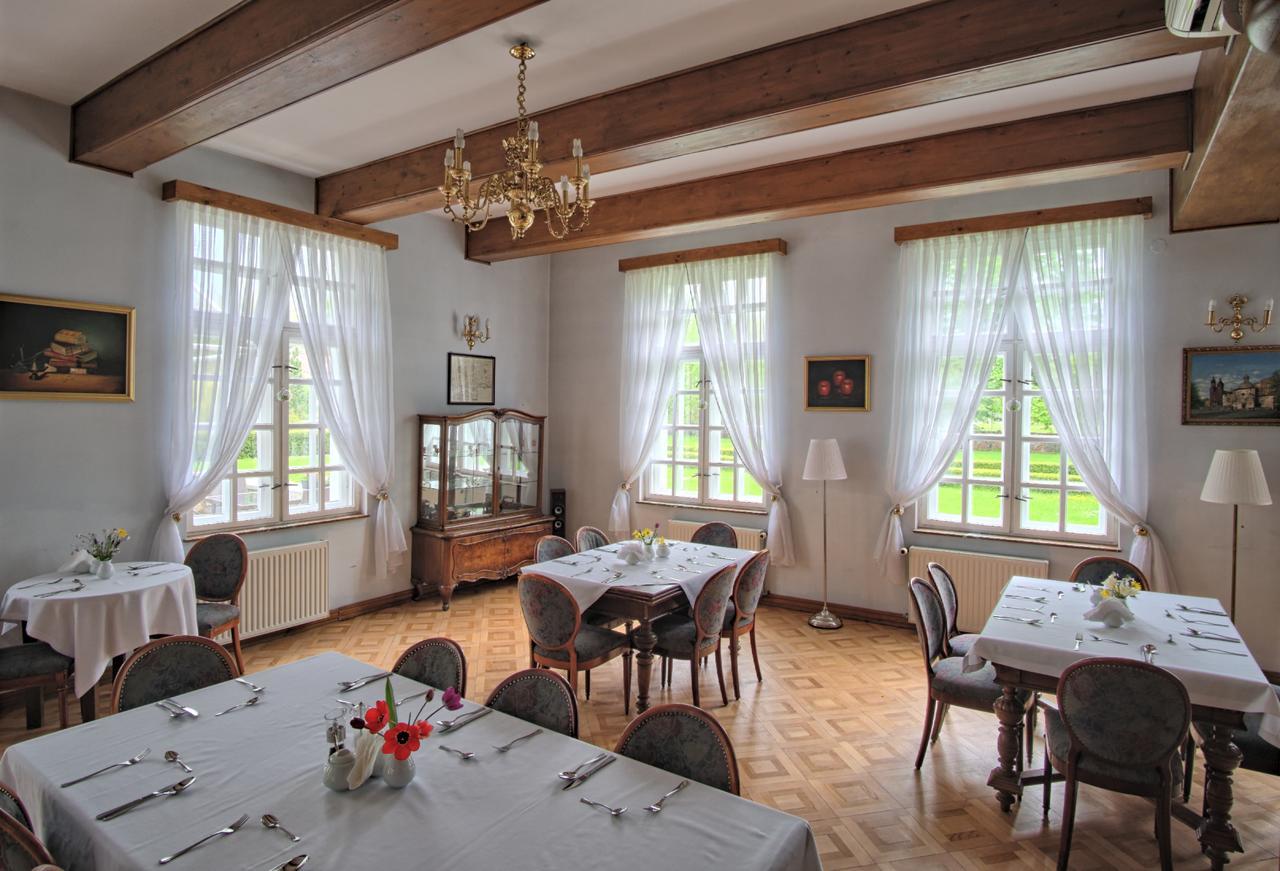 Dwor W Bychowie Gniewino Buitenkant foto