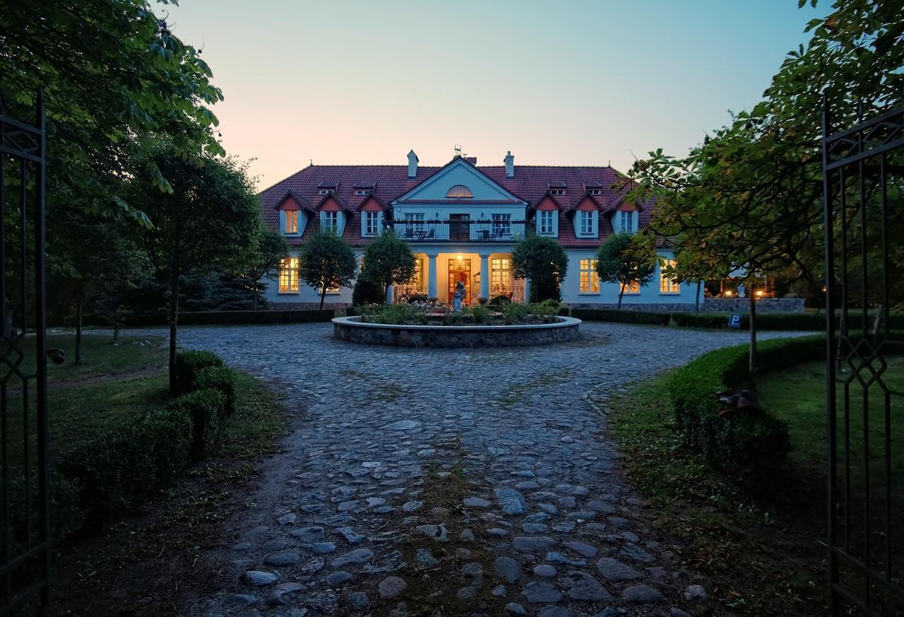 Dwor W Bychowie Gniewino Buitenkant foto