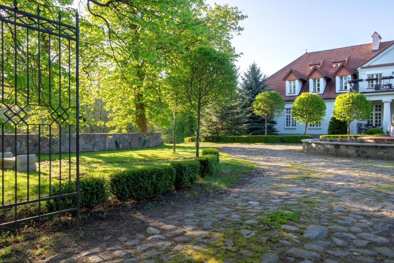 Dwor W Bychowie Gniewino Buitenkant foto